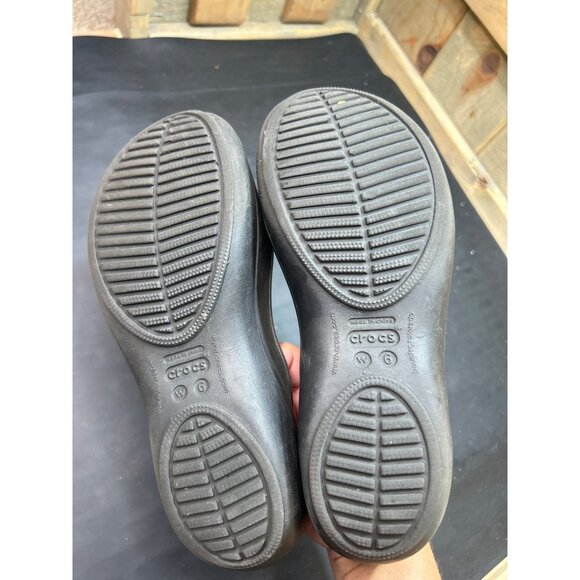 Crocs Womens Black Slip-On Flats With Cutout Design Size 6 - Picture 7 of 8